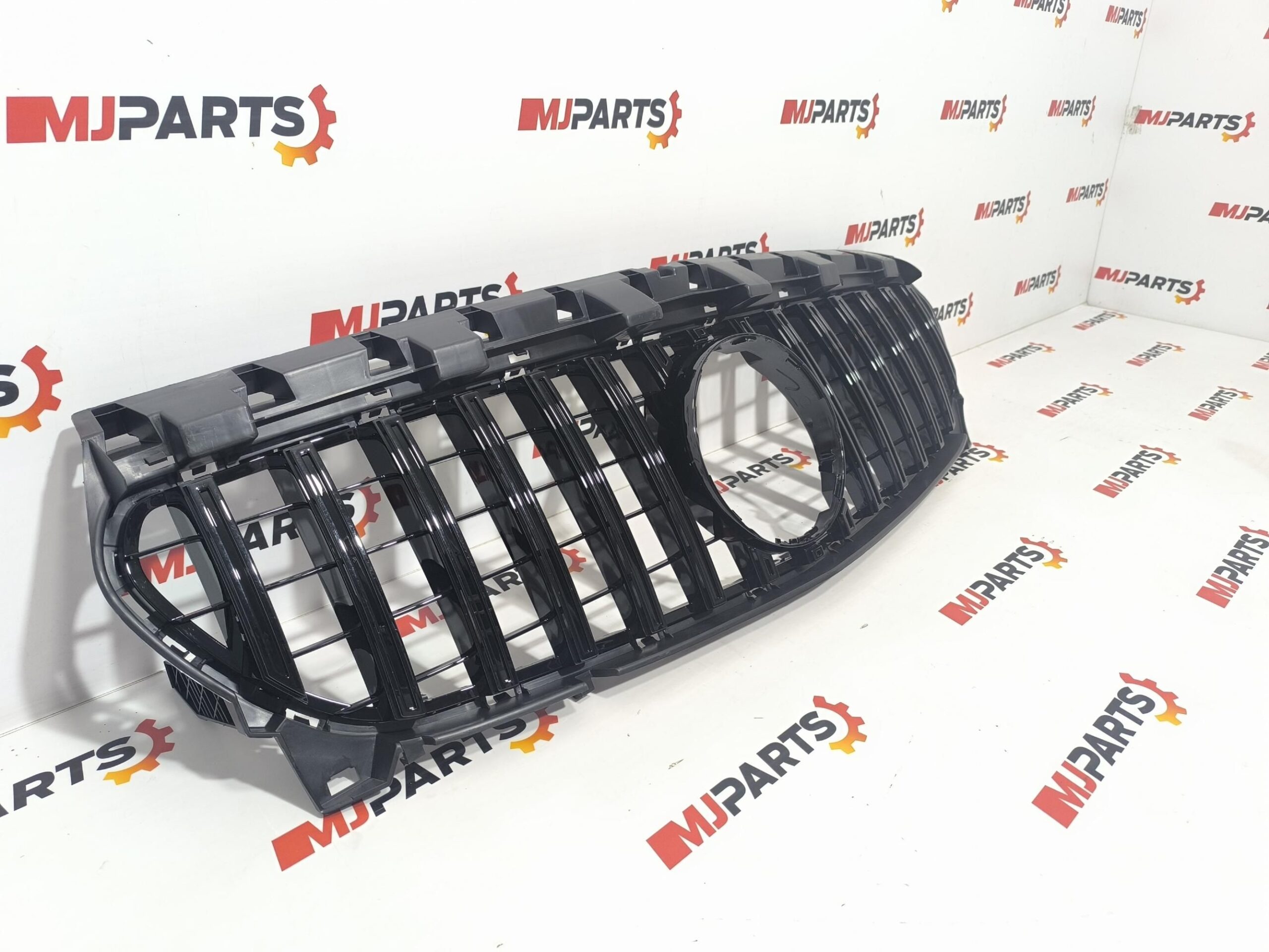 Grelha mercedes w117 C117 X117 16-19 gtr preta riscas pretas - Image 3